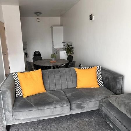 Recently Refurbished Apt Central Mk Free Parking Milton Keynes Buitenkant foto