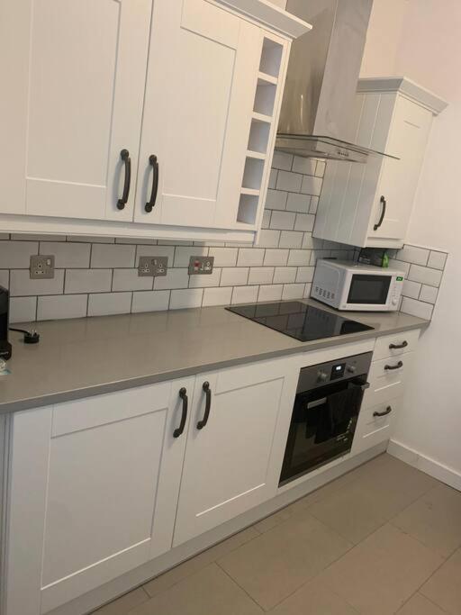 Recently Refurbished Apt Central Mk Free Parking Milton Keynes Buitenkant foto