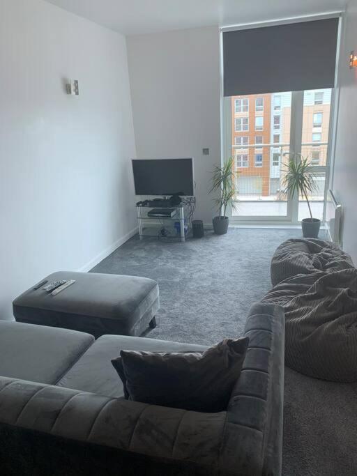 Recently Refurbished Apt Central Mk Free Parking Milton Keynes Buitenkant foto
