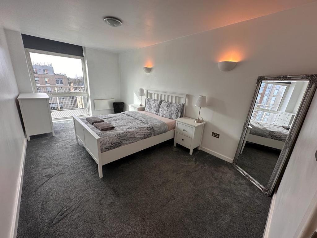 Recently Refurbished Apt Central Mk Free Parking Milton Keynes Buitenkant foto