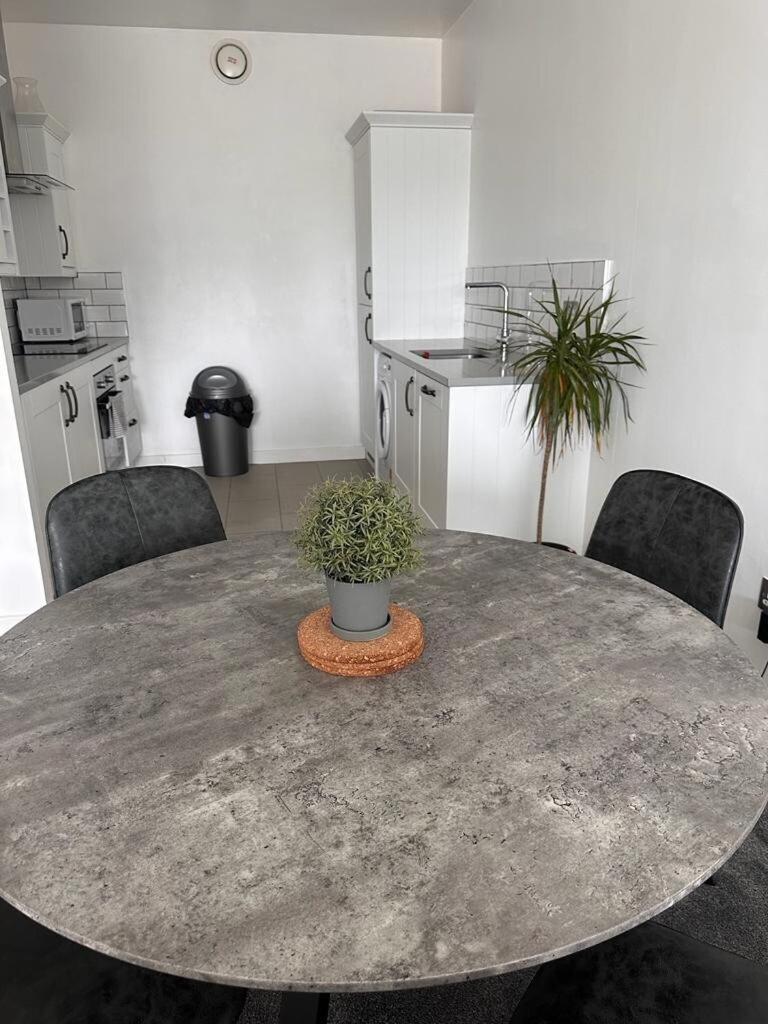 Recently Refurbished Apt Central Mk Free Parking Milton Keynes Buitenkant foto