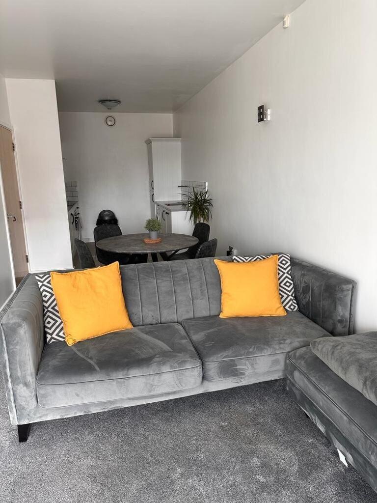 Recently Refurbished Apt Central Mk Free Parking Milton Keynes Buitenkant foto